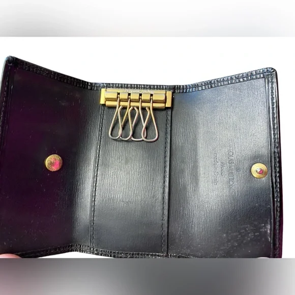Louis Vuitton epi leather key holder